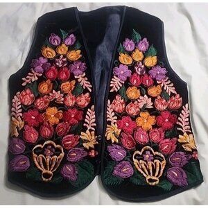 Vtg black Velvet Vest Top Floral Embroidery Button Art Granny 90s Boho Cottage